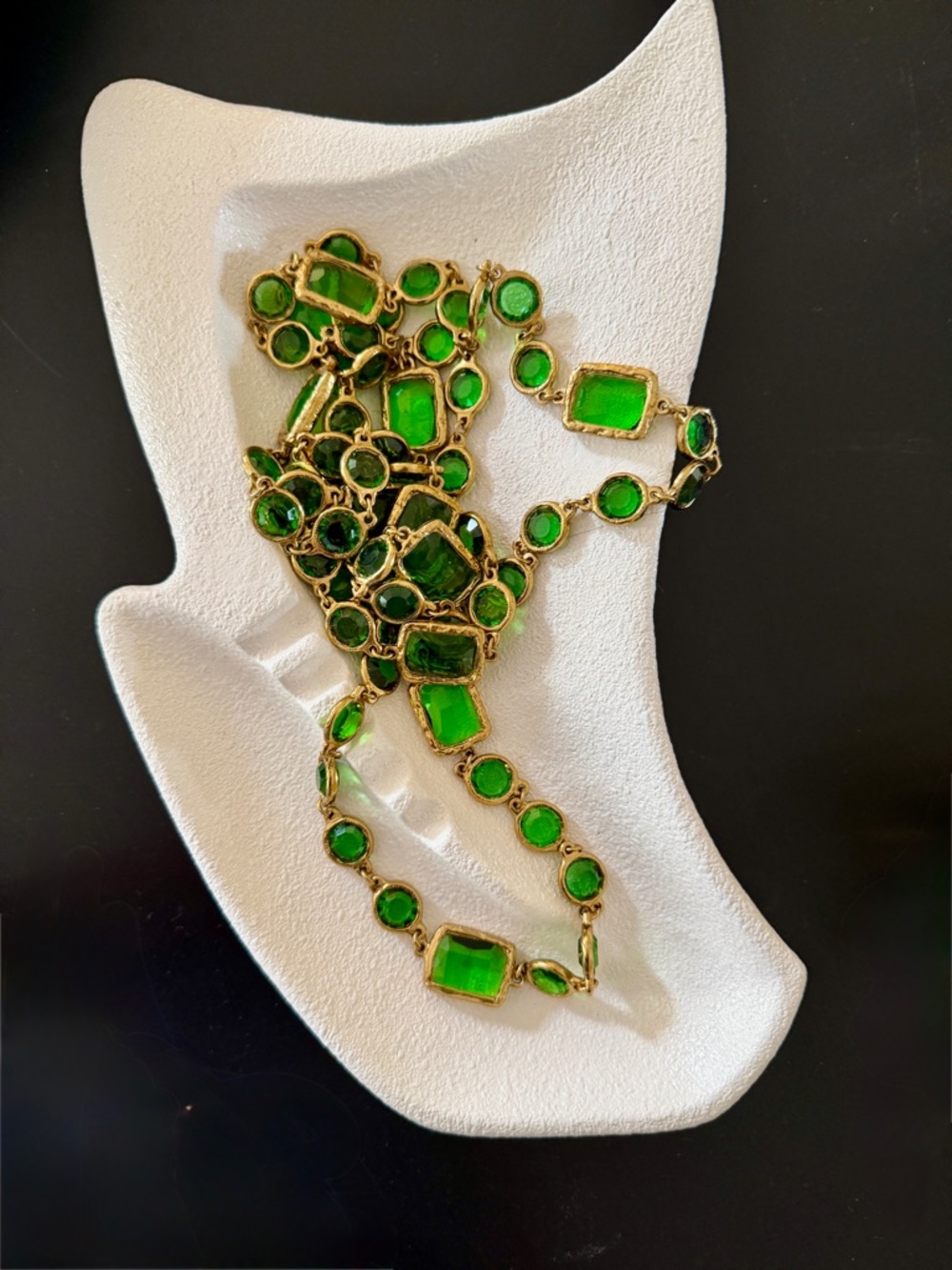 Chanel Vintage 1981 Chicklet Necklace in Emerald Green-Rare color - Picture 9 of 10